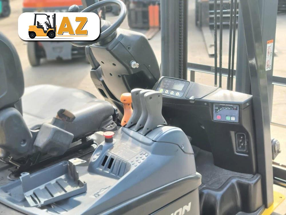 Xe nâng điện ngồi lái 1.5 tấn Komatsu FB15-12 Nhật Bản