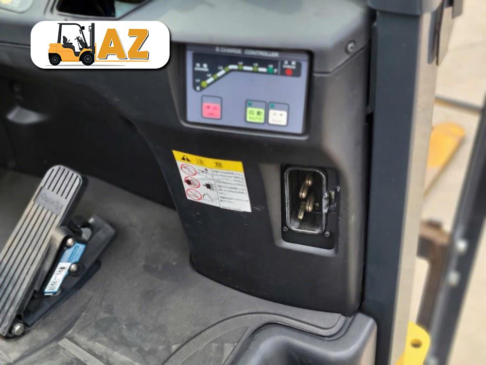 xe-nang-dien-ngoi-lai-1.5-tan-komatsu-fb15-12