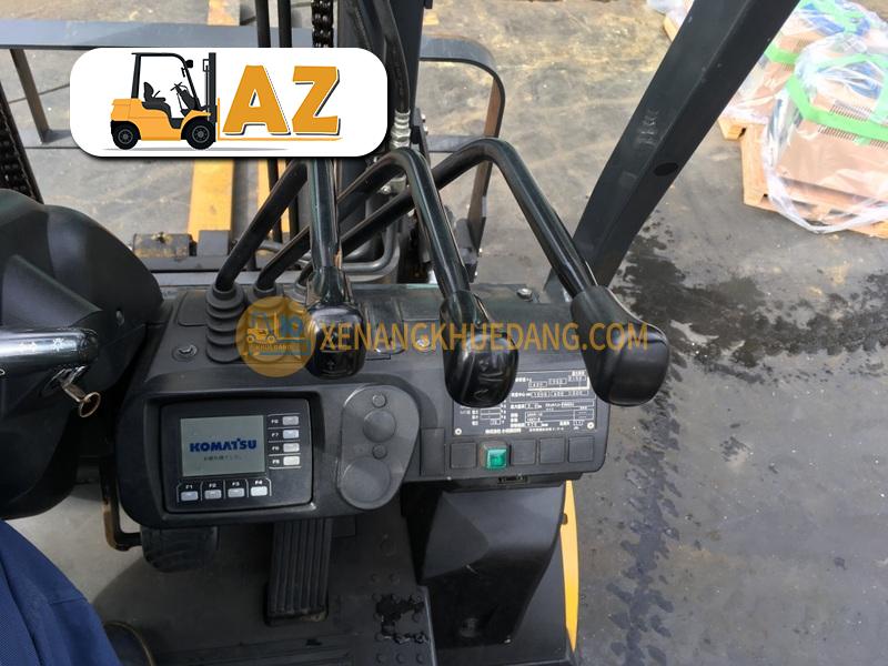 Xe nâng điện ngồi lái 2.5 tấn Komatsu FB25-12 - Cabin điều khiển