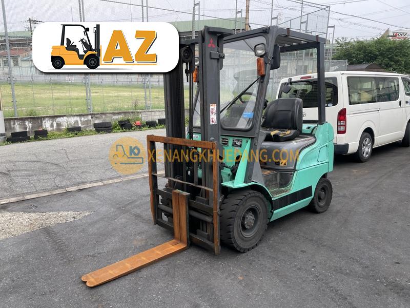 Cận cảnh cabin xe nâng Mitsubishi FG15T