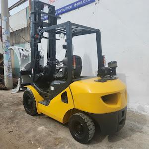 Xe nâng dầu 3 tấn Komatsu FD30T-17 kẹp giấy