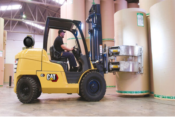 Xe nâng gas Caterpillar 4 tấn – 5.5 tấn 1